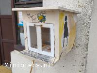 In de haven van Oostende vind je boeken bij het voormalig Noordzee Aquarium. minibieb Boekenruilhuisje.
