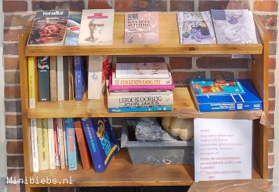 Boeken lezen aan het Noorder Amstelkanaal