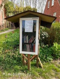Voel je vrij, neem een boekje! minibieb Openbare Bibliotheek Midlaren.