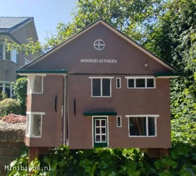 Bijzondere minibieb in de stationsweg in Baarn.