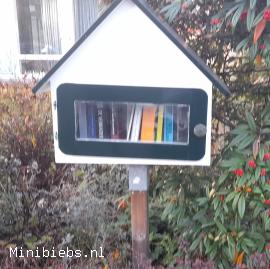 Gemaakt op 28-11-2023. Klein maar fijn, zoals ze dat zeggen! minibieb Apollolaan 11, Leiden.