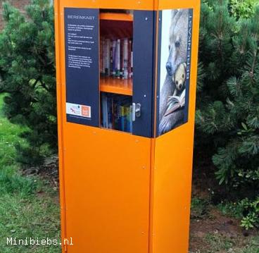 De Berenkast is een mooi vormgegeven boekenkast met altijd veel boeken.