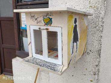 In de haven van Oostende vind je boeken bij het voormalig Noordzee Aquarium.