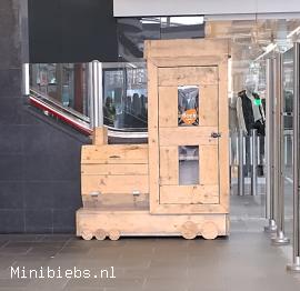 Bookspot in stationshal Leiden minibieb Bookspot Station Leiden.