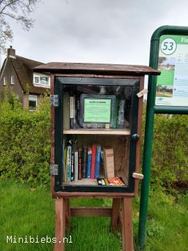Bibliotheek in Rolde minibieb Brinkbieb.