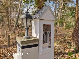 Minibieb aan het fietspad richting Harderwijk. minibieb Leuvenemseweg.